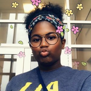 Meet your Posher, Chanel